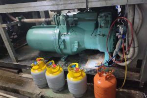 Photo over houl compressor bitzer (9) Photo over houl compressor bitzer (9)